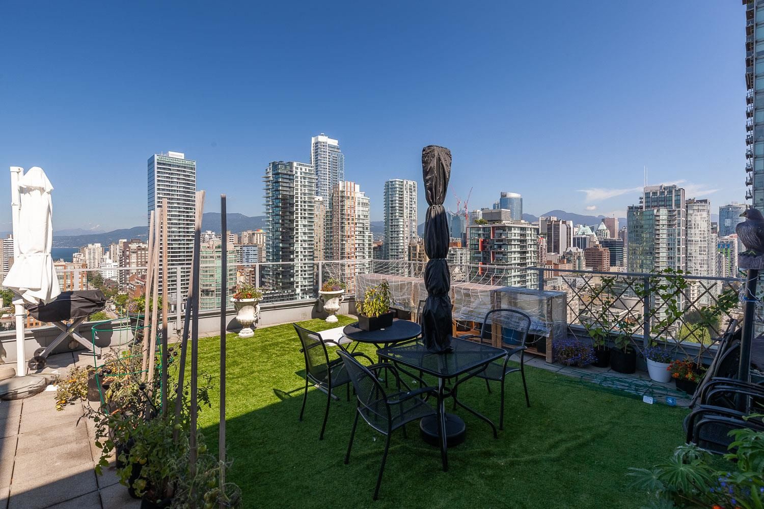 Main Photo: 2703 550 PACIFIC Street in Vancouver: Yaletown Condo for sale in "Aqua At The Park" (Vancouver West)  : MLS®# R2739645