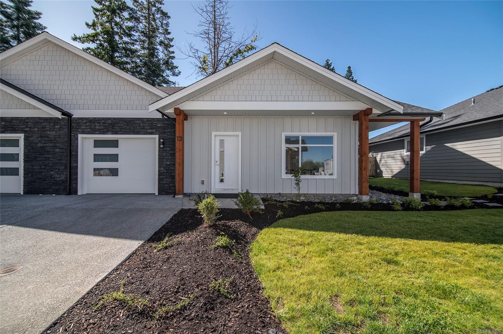 Main Photo: 13 1580 Glen Eagle Dr in Campbell River: CR Campbell River West Half Duplex for sale : MLS®# 938806
