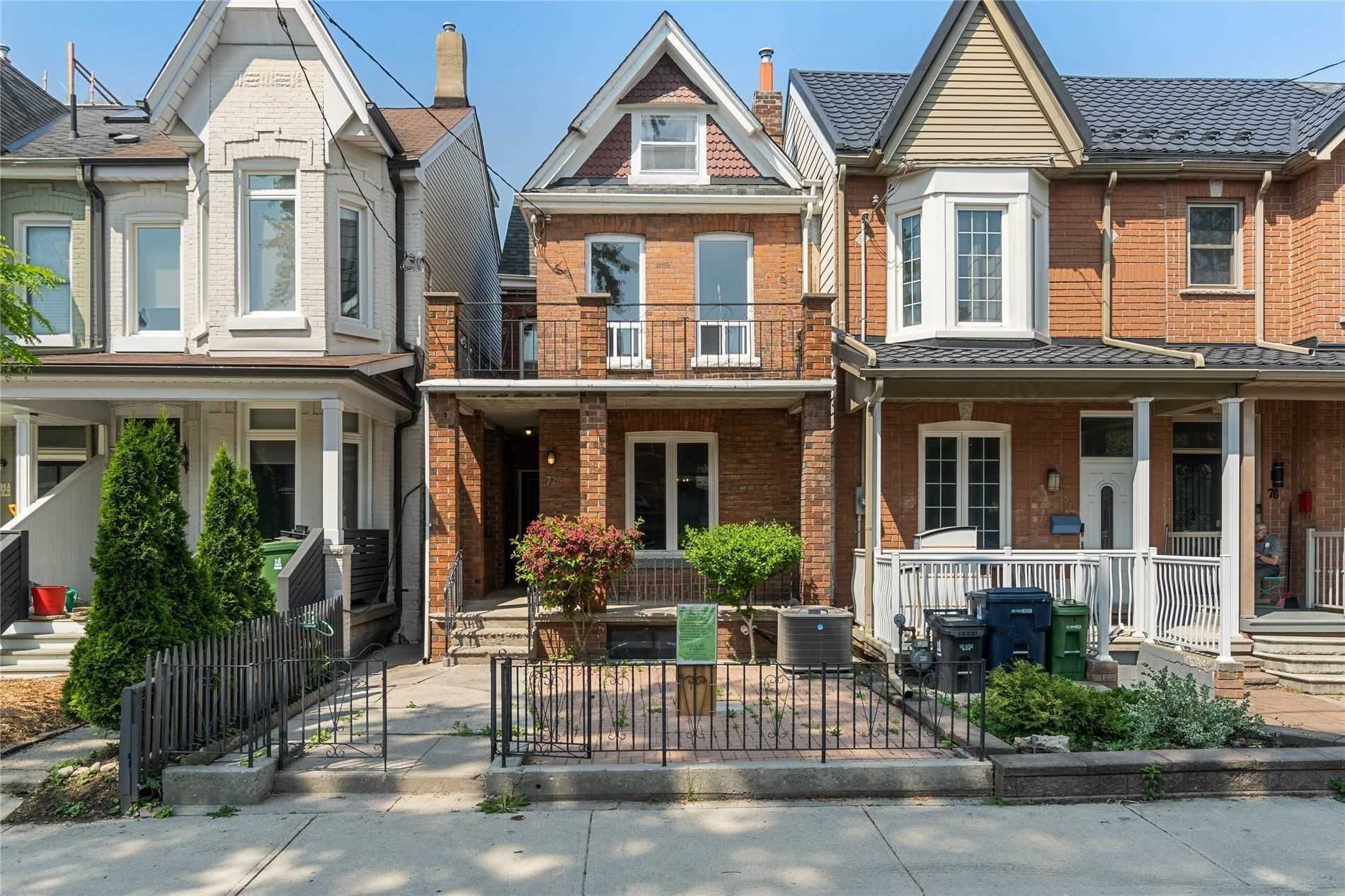 Main Photo: Upper 72 Montrose Avenue in Toronto: Trinity-Bellwoods House (2 1/2 Storey) for lease (Toronto C01)  : MLS®# C5745703