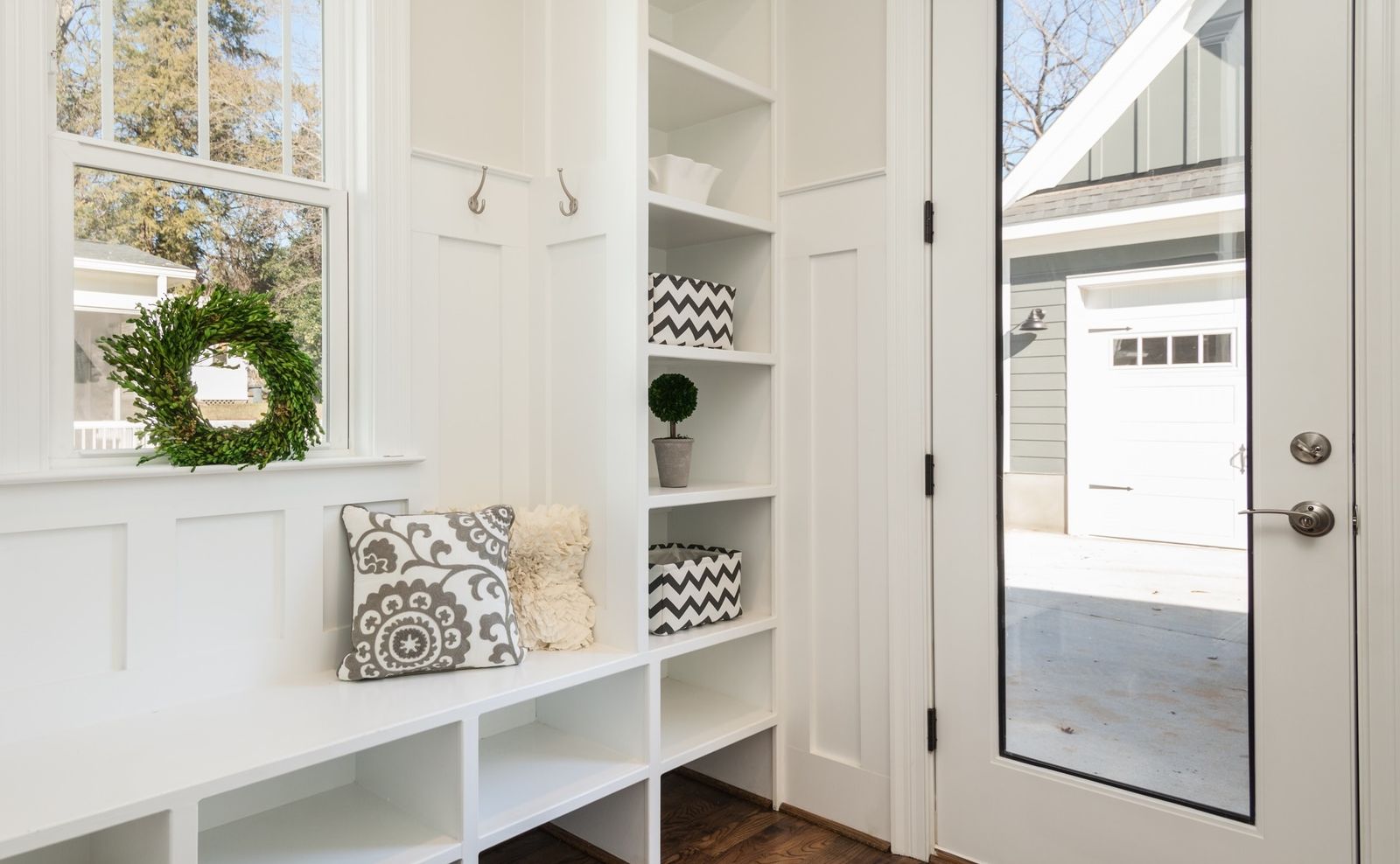 How to Make Storage Space Look More Spacious and Functional
