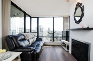Photo 4: 1307 151 W 2ND Street in North Vancouver: Lower Lonsdale Condo for sale in "The Sky" : MLS®# R2439963