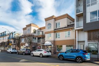 Photo 3: 301 2475 Bevan Ave in Sidney: Si Sidney South-East Condo for sale : MLS®# 926159