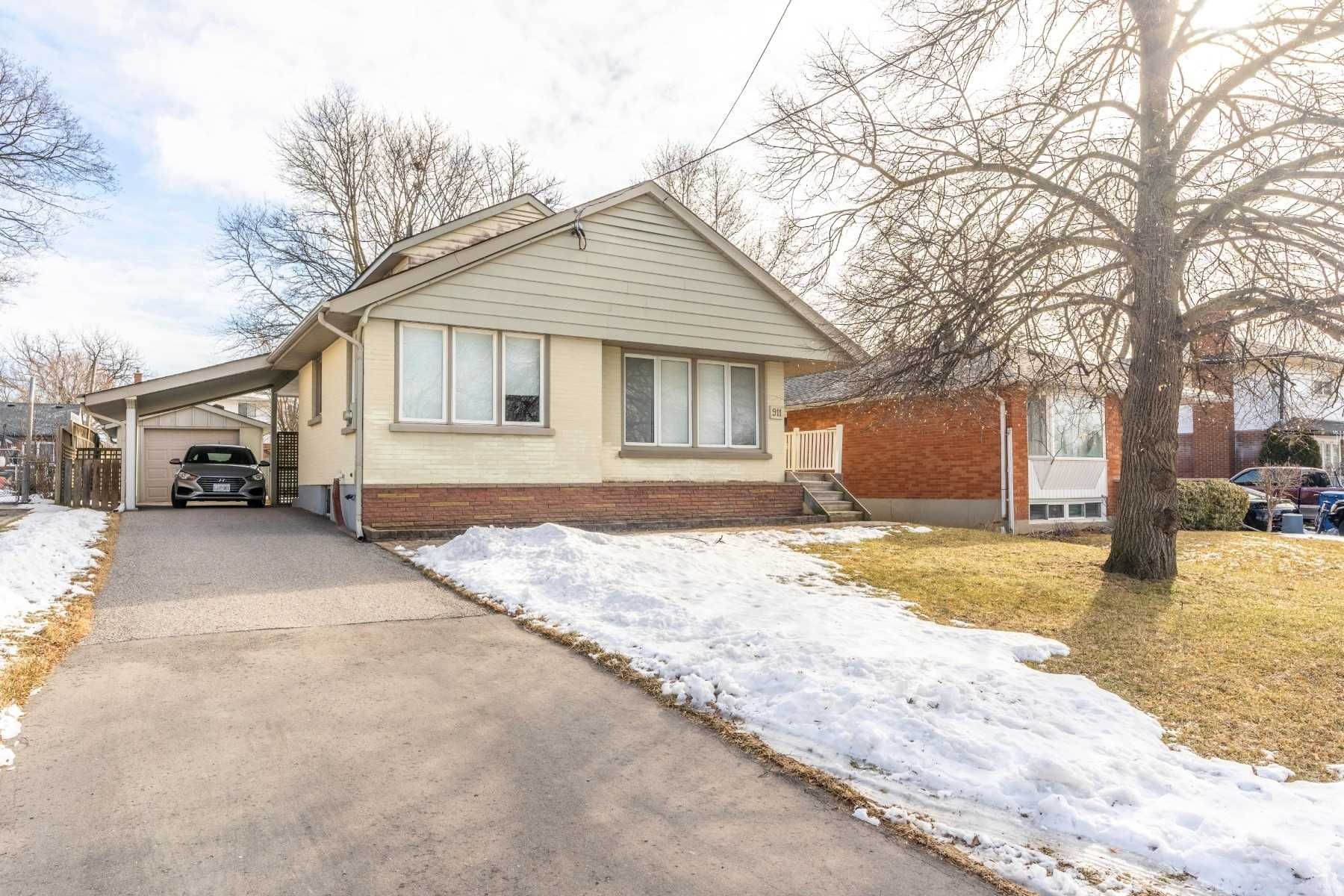 Main Photo: 911 King Street in Whitby: Downtown Whitby House (Bungalow) for sale : MLS®# E4698129