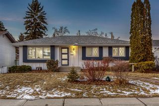 Photo 2: 120 Maple Court Crescent SE in Calgary: Maple Ridge Detached for sale : MLS®# A1054550