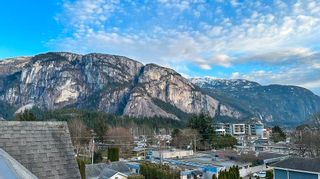 Photo 1: 401 1310 VICTORIA Street in Squamish: Downtown SQ Condo for sale in "The Mountaineer" : MLS®# R2762363