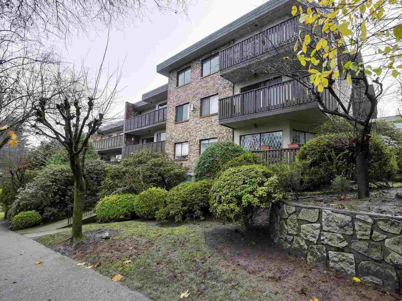 Main Photo: 202 930 E 7TH Avenue in Vancouver: Mount Pleasant VE Condo for sale in "WINDSOR PARK" (Vancouver East)  : MLS®# R2126516
