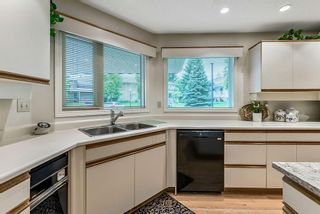 Photo 15: 20 140 STRATHAVEN Circle SW in Calgary: Strathcona Park Semi Detached for sale : MLS®# C4306034