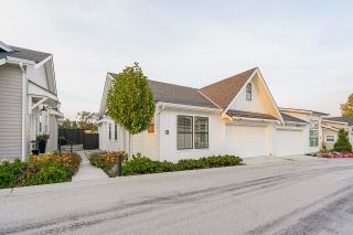 Photo 2: 10 5528 148 Street in Surrey: Panorama Ridge Townhouse for sale in "Eastridge" : MLS®# R2745752