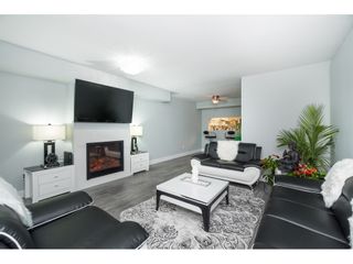 Photo 3: 63 13706 74 Avenue in Surrey: East Newton Townhouse for sale in "Ashlea Gate" : MLS®# R2426122
