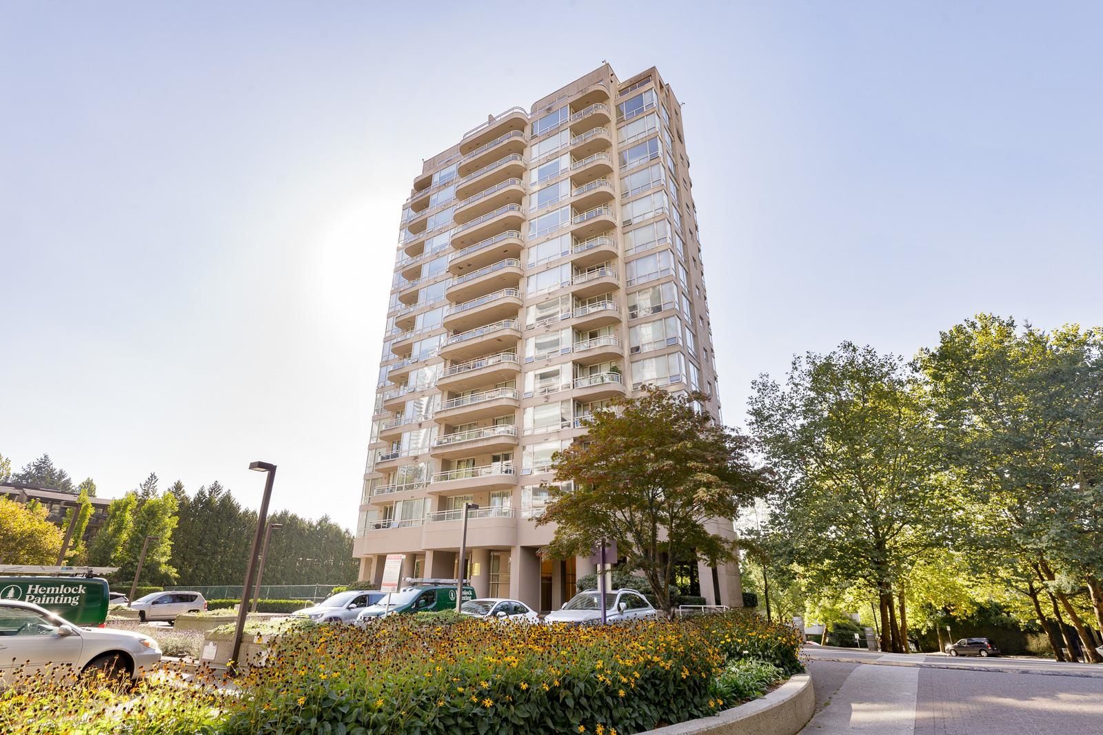 Main Photo: 1106 9623 MANCHESTER Drive in Burnaby: Cariboo Condo for sale in "Strathmore Towers" (Burnaby North)  : MLS®# R2817029