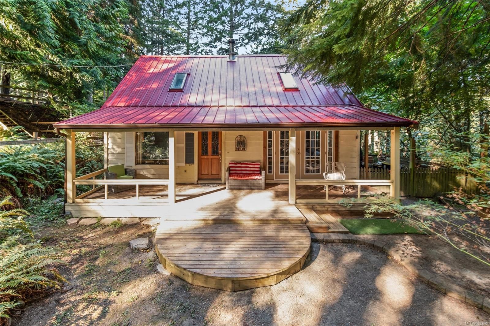 Main Photo: 1770 Falcon Heights Rd in Langford: La Goldstream House for sale : MLS®# 922809