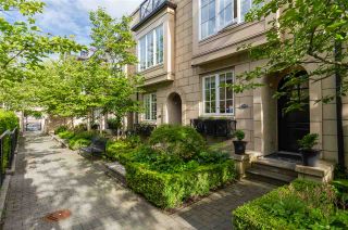 Photo 1: 2943 LAUREL Street in Vancouver: Fairview VW Townhouse for sale in "BROWNSTONES" (Vancouver West)  : MLS®# R2179733