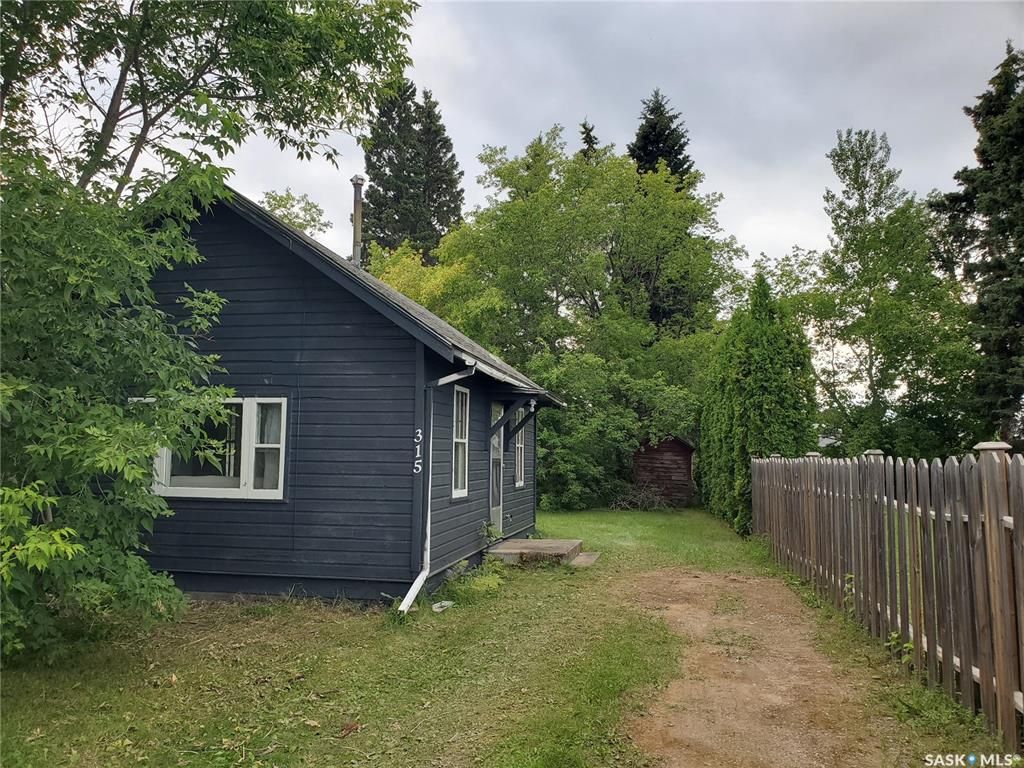 Main Photo: 315 Railway Avenue in White Fox: Residential for sale : MLS®# SK906095
