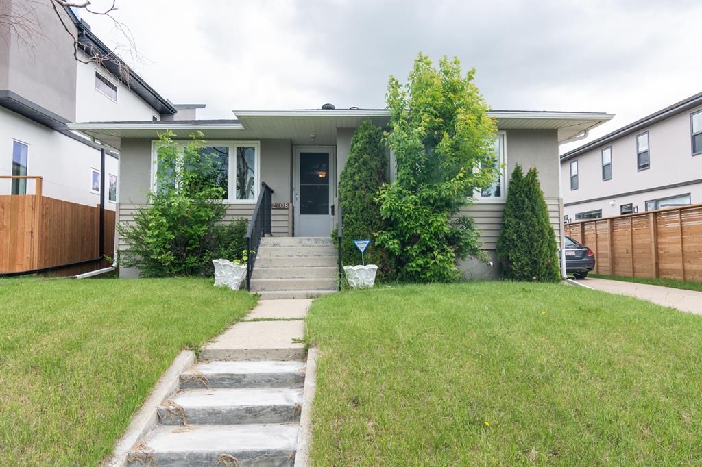 Main Photo: 2708 Morley Trail NW in Calgary: Banff Trail Detached for sale : MLS®# A2023821