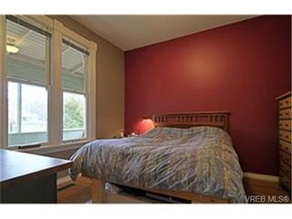 Photo 3: 2589 Graham St in VICTORIA: Vi Hillside House for sale (Victoria)  : MLS®# 458590