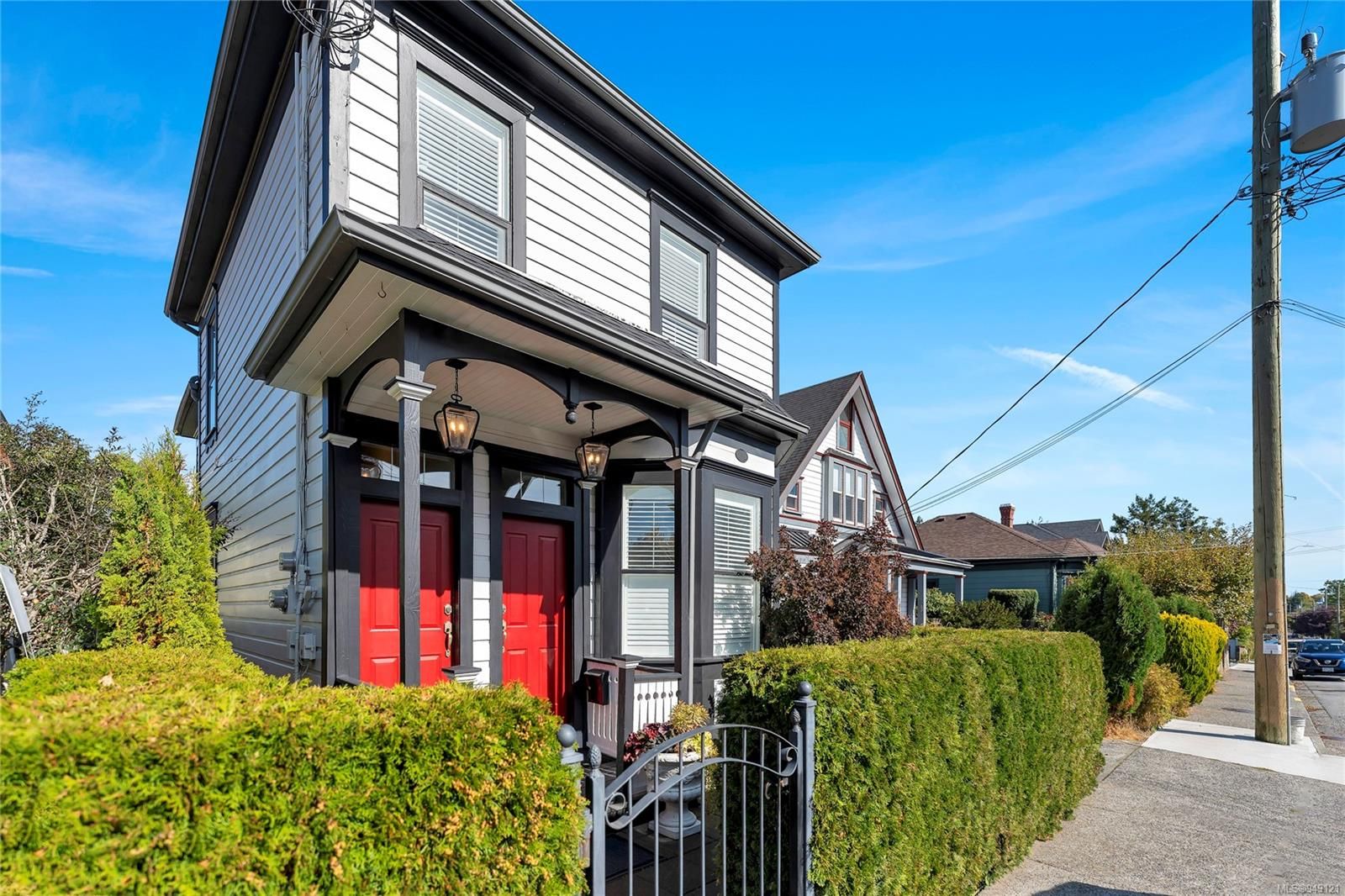 Main Photo: 1252 Denman St in Victoria: Vi Fernwood House for sale : MLS®# 949121