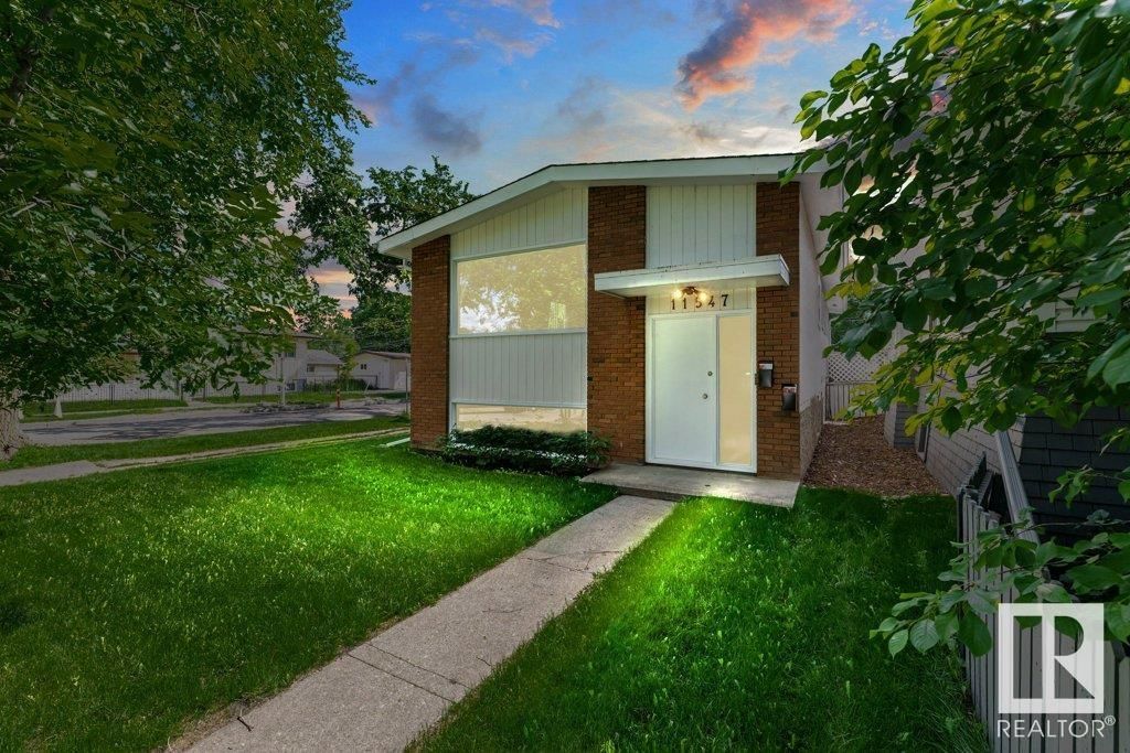 Main Photo: 11547 90 Street in Edmonton: Zone 05 House for sale : MLS®# E4301197