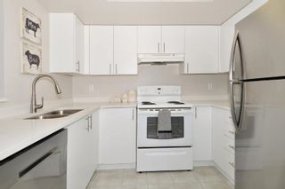 Photo 4: 1104 838 AGNES Street in New Westminster: Downtown NW Condo for sale in "WESTMINSTER TOWERS" : MLS®# R2321894