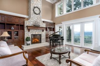 Photo 2: 2430 JONQUIL Court in Abbotsford: Abbotsford East House for sale in "EAGLE MOUNTAIN" : MLS®# R2744124