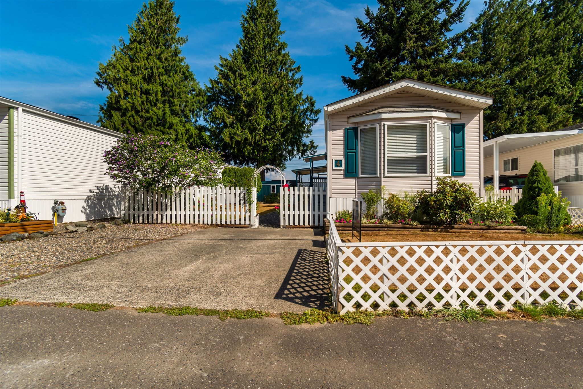 Main Photo: 4 6338 VEDDER Road in Chilliwack: Sardis East Vedder Rd Manufactured Home for sale in "MAPLE MEADOWS" (Sardis)  : MLS®# R2608417