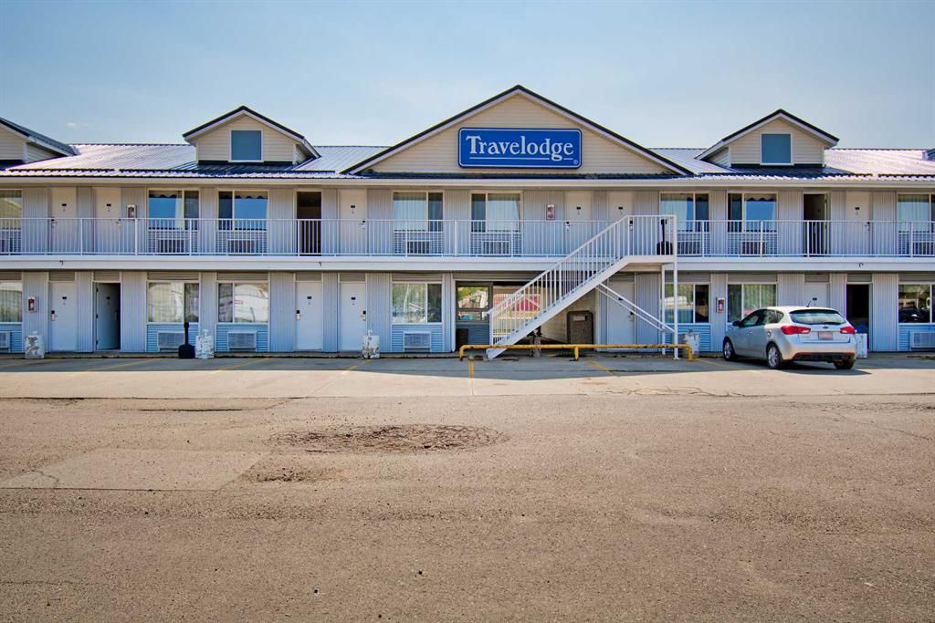Main Photo: 101 Grove Place: Drumheller Hotel/Motel for sale : MLS®# A1172678