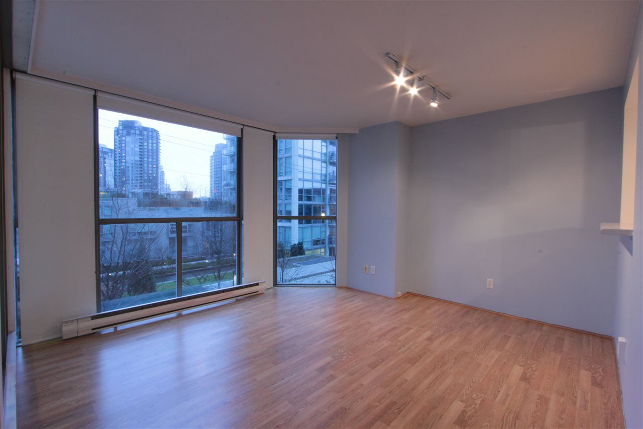Main Photo: 302 888 PACIFIC Street in Vancouver: Yaletown Condo for sale in "PACIFIC PROMENADE" (Vancouver West)  : MLS®# R2030270