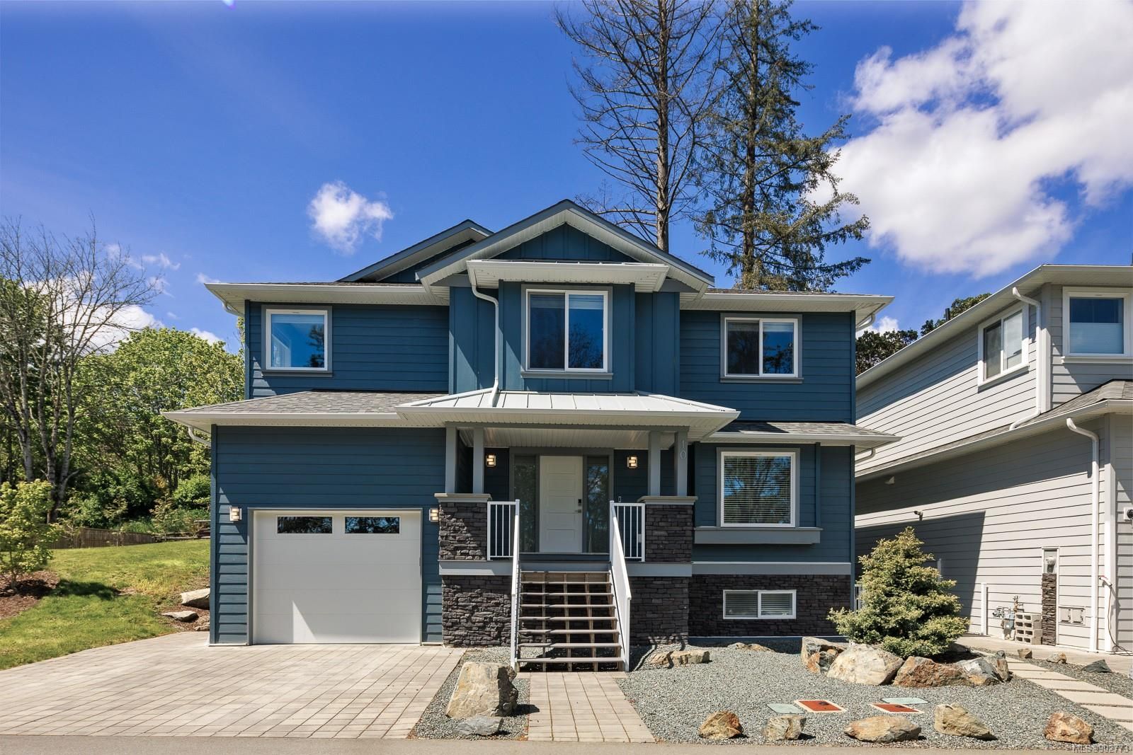 Main Photo: 10 Trenchard Pl in View Royal: VR View Royal House for sale : MLS®# 902773