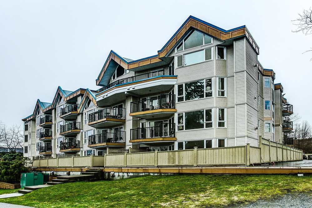 Main Photo: 114 11595 FRASER Street in Maple Ridge: East Central Condo for sale : MLS®# R2146749