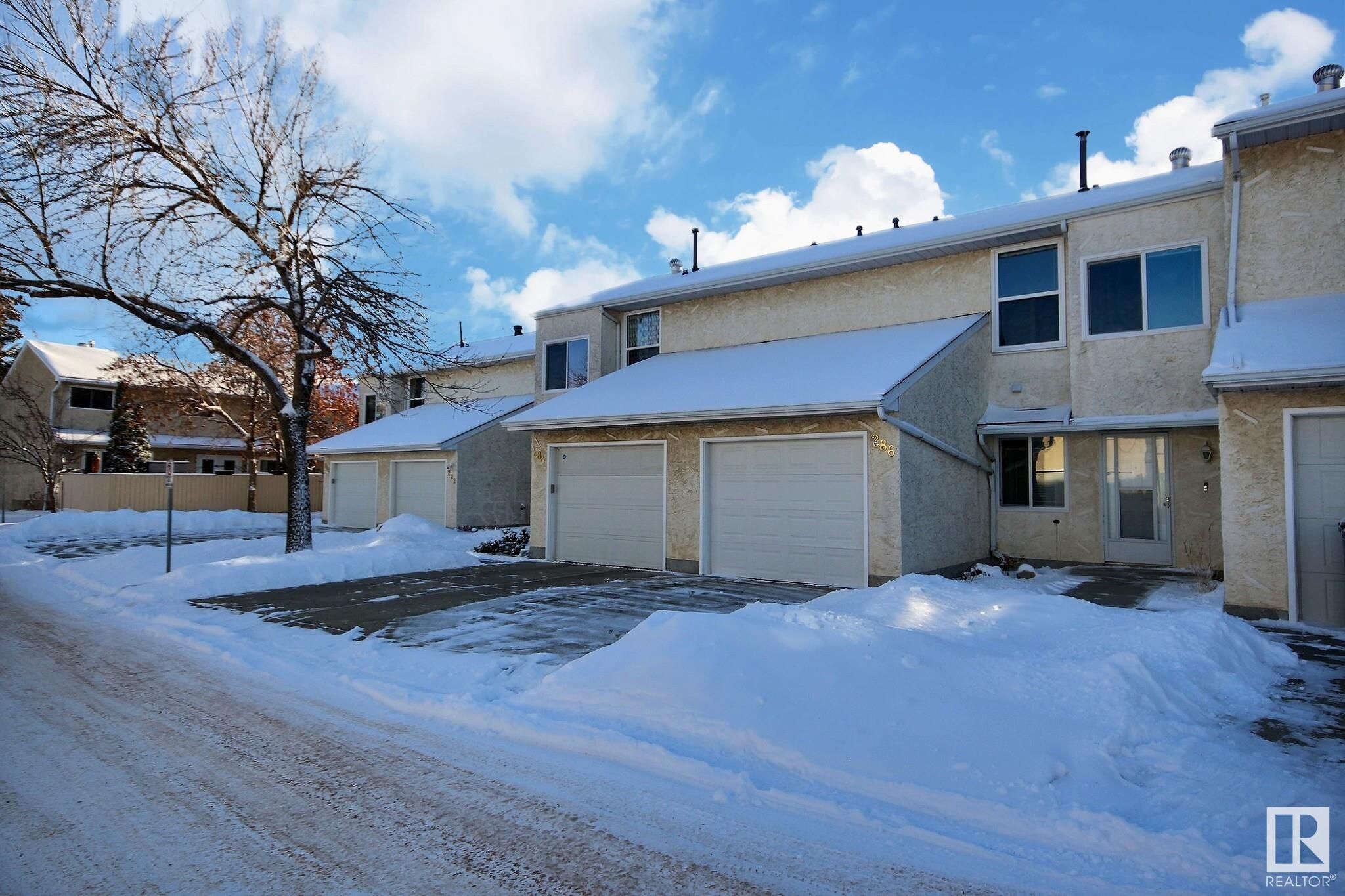 Main Photo: 286 CALLINGWOOD PLACE Place in Edmonton: Zone 20 Townhouse for sale : MLS®# E4321725