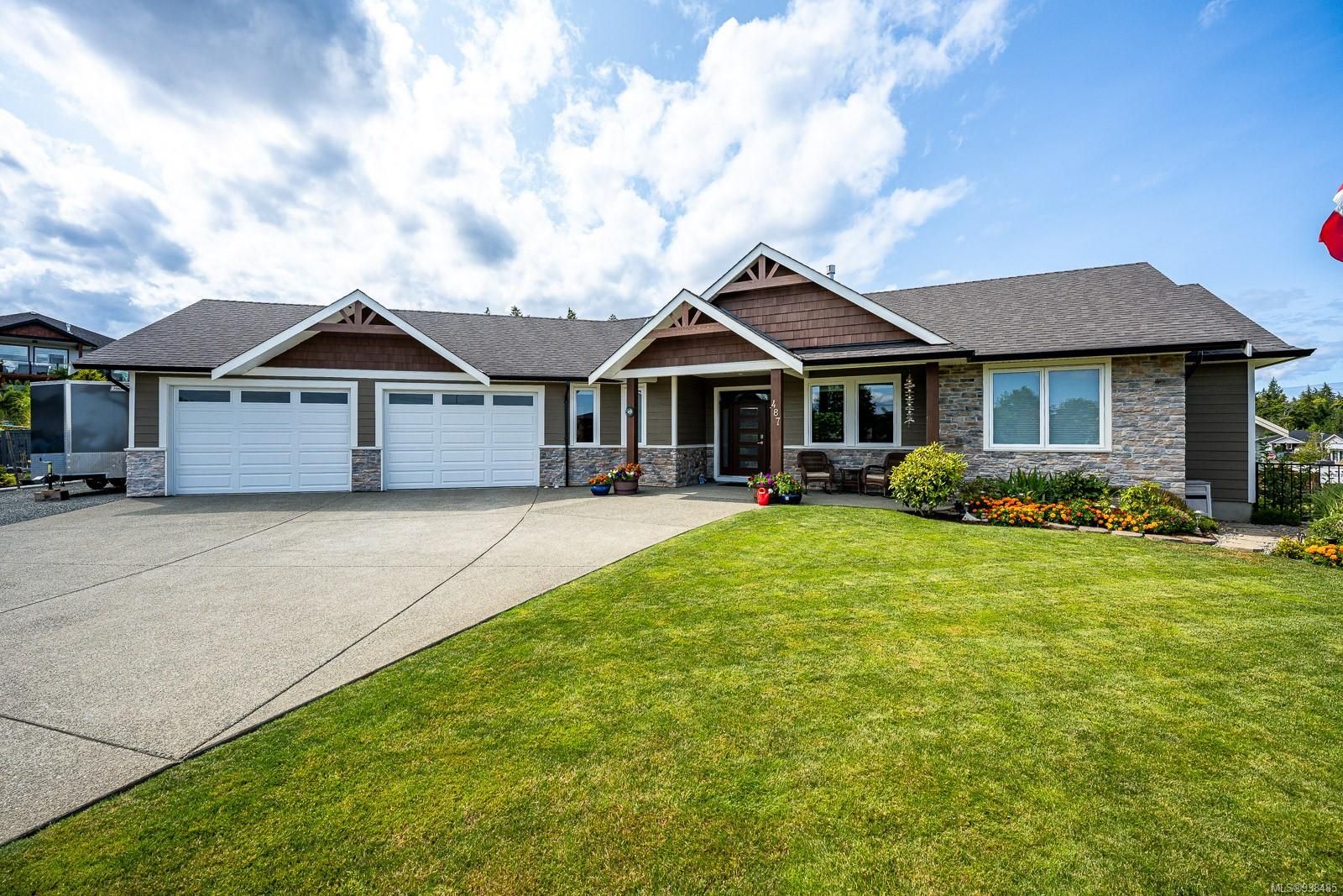 Main Photo: 487 Myra Pl in Campbell River: CR Willow Point House for sale : MLS®# 938485