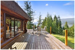 Photo 2: 5150 Eagle Bay Road in Eagle Bay: House for sale : MLS®# 10164548