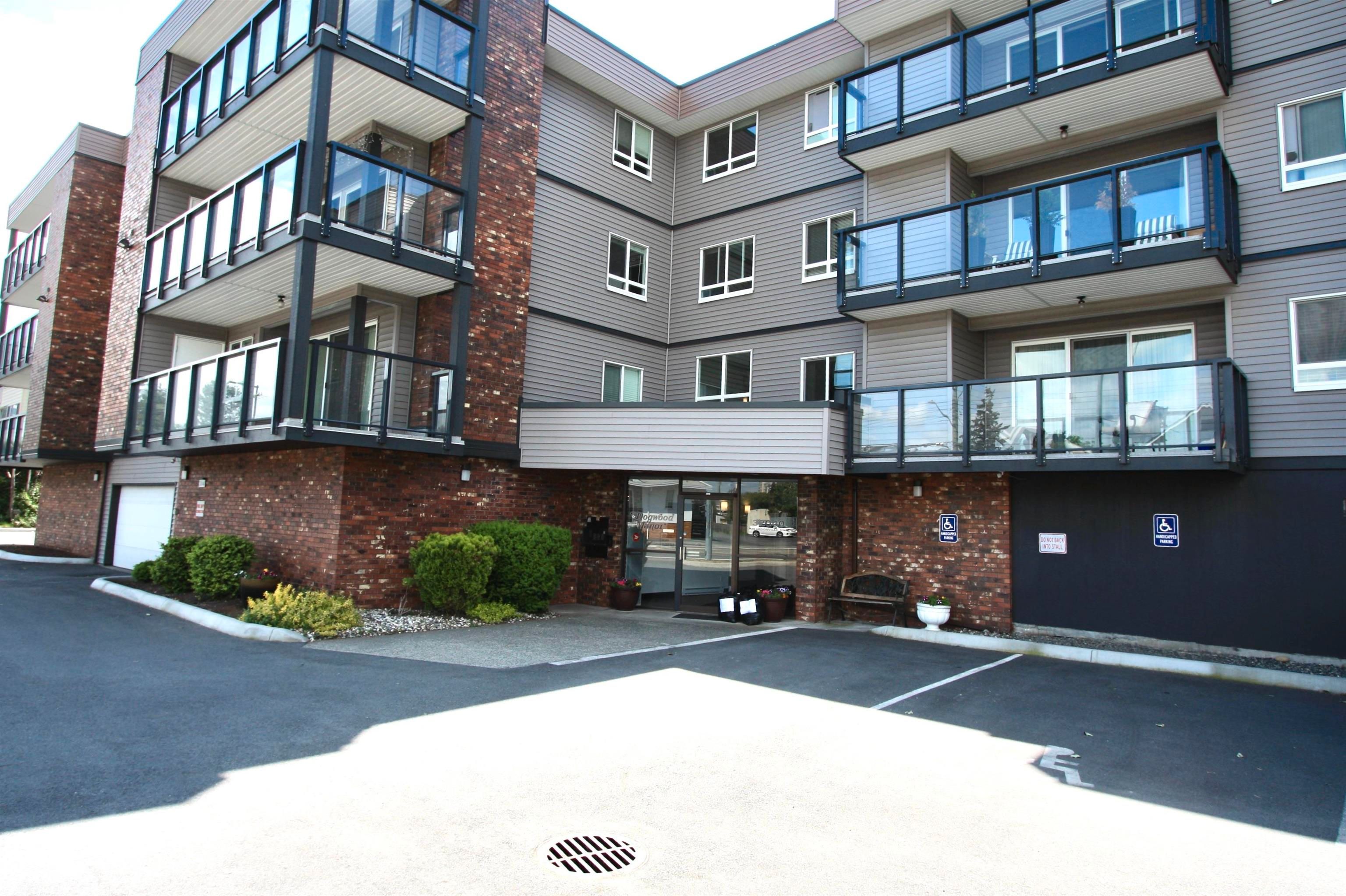 Main Photo: 304 32040 PEARDONVILLE Road in Abbotsford: Abbotsford West Condo for sale in "Dogwood Manor" : MLS®# R2783072