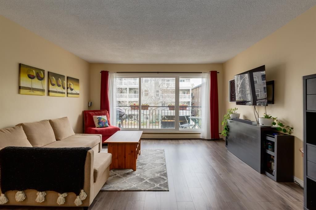 Main Photo: 301 117 23 Avenue SW in Calgary: Mission Apartment for sale : MLS®# A2022758