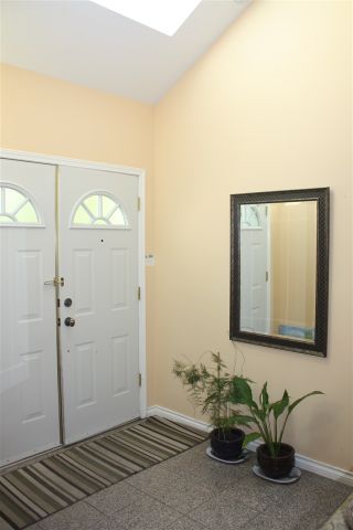 Photo 2: 25 8551 GENERAL CURRIE Road in Richmond: Brighouse South Townhouse for sale in "THE CRESCENT" : MLS®# R2195158