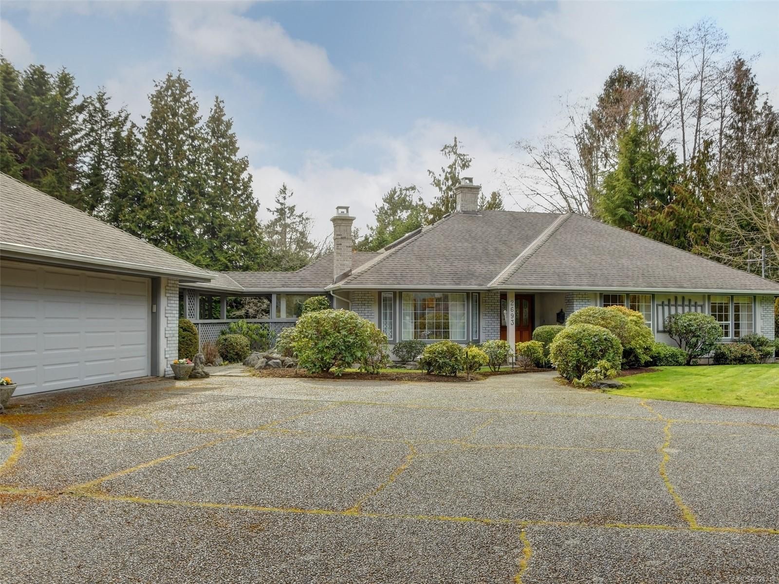 Main Photo: 2693 E MacDonald Dr in Saanich: SE Queenswood House for sale (Saanich East)  : MLS®# 924318