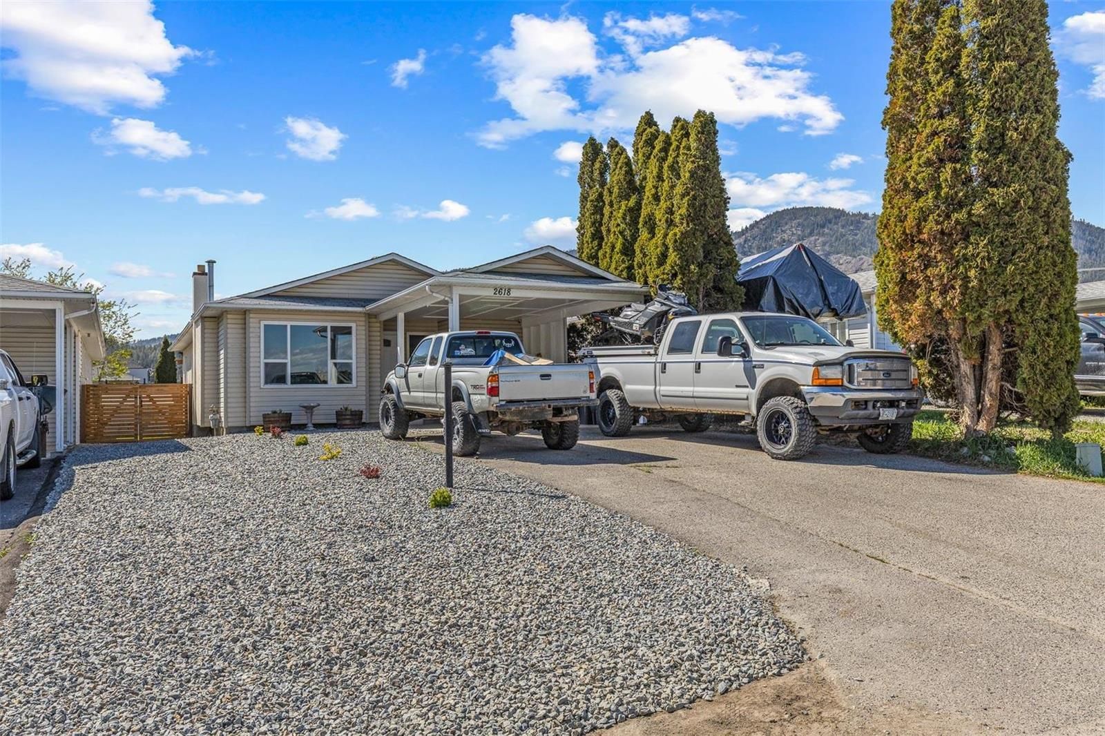 Main Photo: 2618 Cameron Road, in West Kelowna: House for sale : MLS®# 10273881