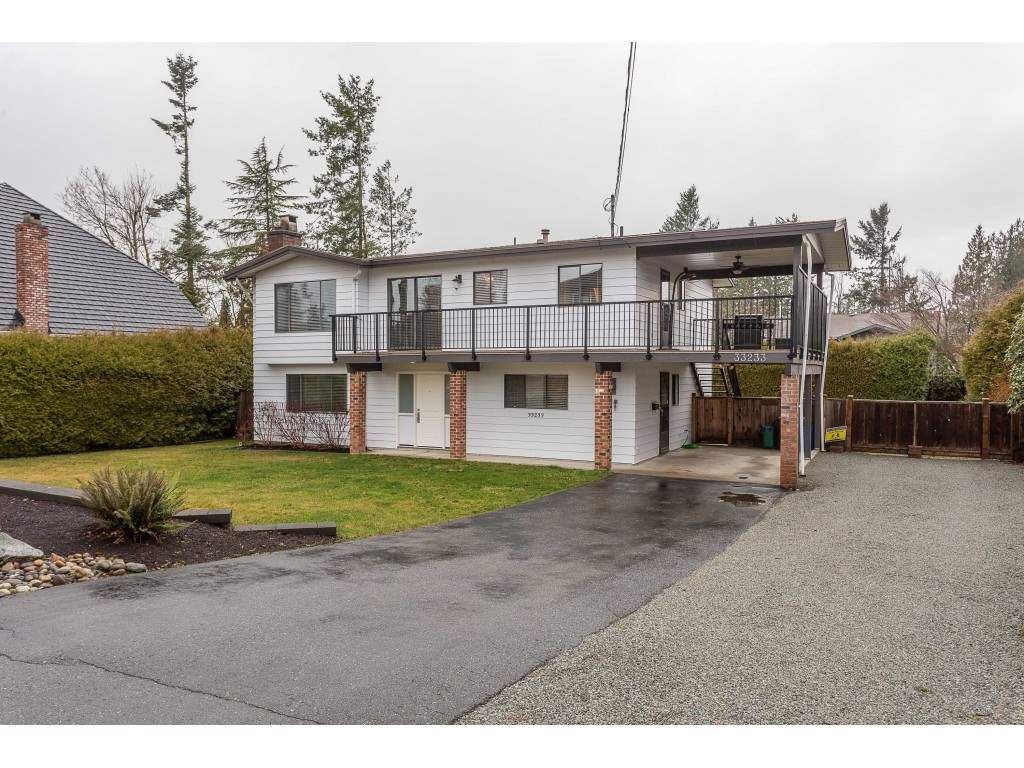 Main Photo: 33233 WHIDDEN Avenue in Mission: Mission BC House for sale : MLS®# R2424753