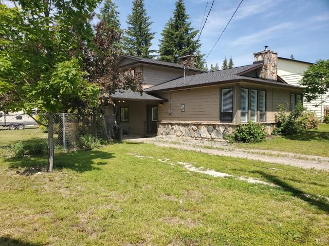 FEATURED LISTING: 689 BRADFORD ROAD Barriere