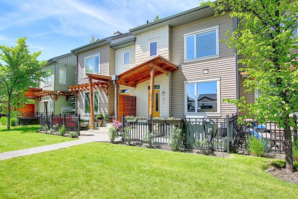Main Photo: 39 Chapalina Square SE in Calgary: Chaparral Row/Townhouse for sale : MLS®# A1121993