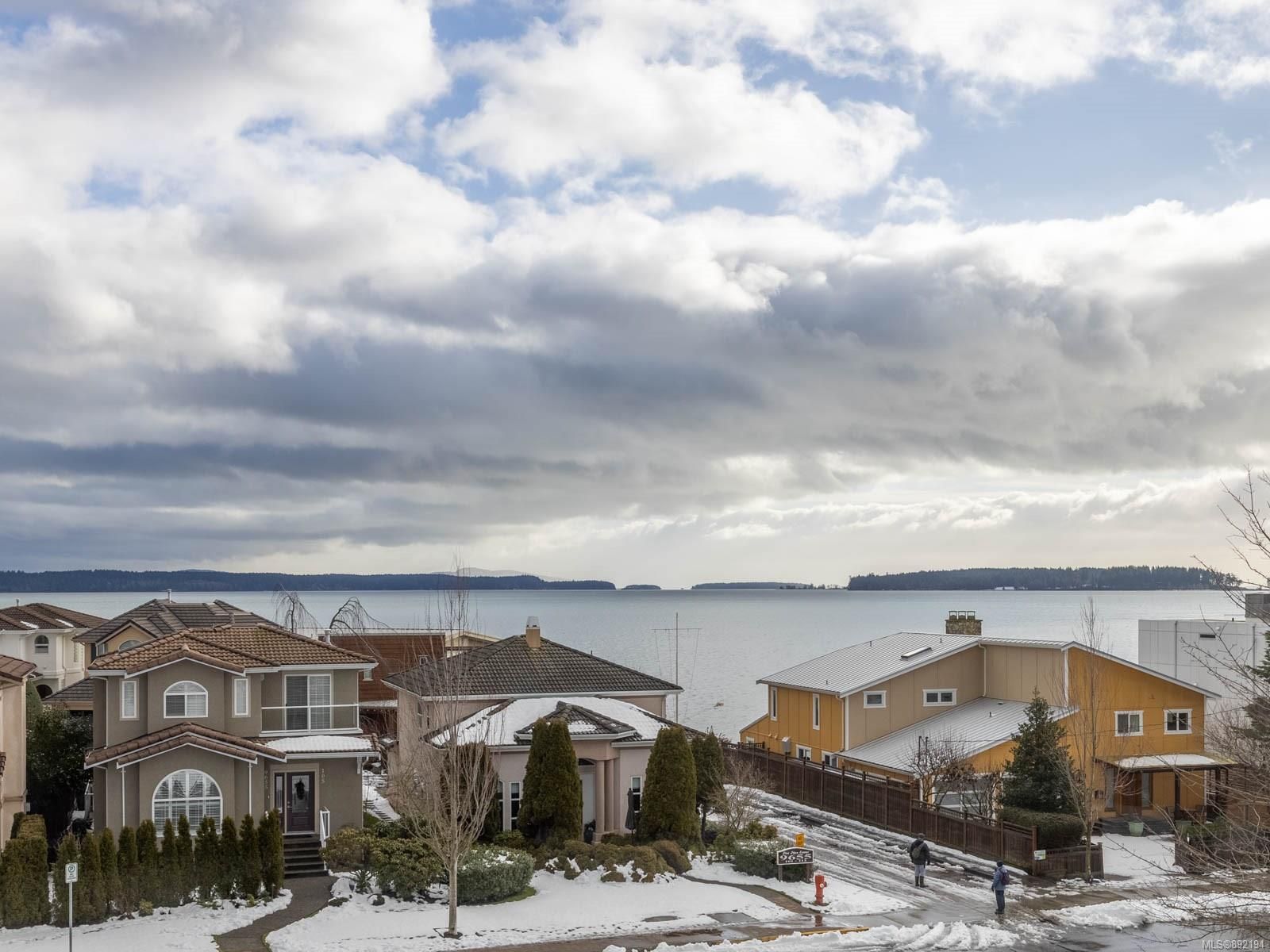 Main Photo: 415 9650 First St in Sidney: Si Sidney South-East Condo for sale : MLS®# 892194
