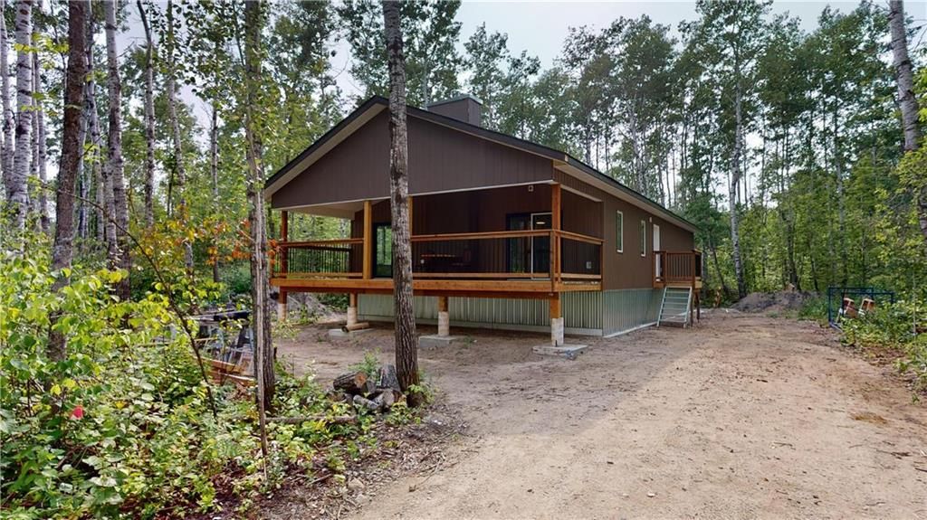 Main Photo: 56 Lynnewood Drive in Traverse Bay: House for sale : MLS®# 202331482