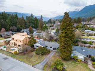 Photo 12: 984 ESSEX Road in North Vancouver: Forest Hills NV House for sale : MLS®# R2754146