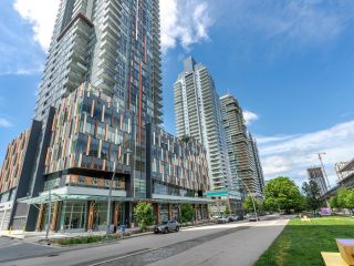 Photo 1: 1407 4458 BERESFORD Street in Burnaby: Metrotown Condo for sale (Burnaby South)  : MLS®# R2877216
