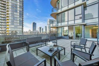 Photo 8: 803 33 SMITHE Street in Vancouver: Yaletown Condo for sale in "COOPER'S LOOKOUT" (Vancouver West)  : MLS®# R2750805