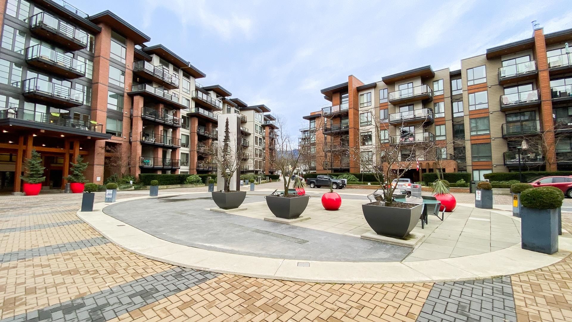 Main Photo: 210 719 W 3RD Street in North Vancouver: Harbourside Condo for sale in "THE SHORE" : MLS®# R2643041