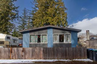 Main Photo: 15 40022 GOVERNMENT Road in Squamish: Garibaldi Estates Manufactured Home for sale in "(Wagon Wheel) Angelo's Trailer Court" : MLS®# R2861693