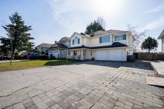 Photo 3: 14164 89A Avenue in Surrey: Bear Creek Green Timbers House for sale : MLS®# R2762185