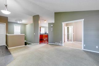 Photo 4: 25 Martha's Green NE in Calgary: Martindale Detached for sale : MLS®# A2129455