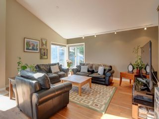 Photo 2: 822 Cuaulta Cres in Colwood: Co Triangle House for sale : MLS®# 916811