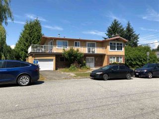 Main Photo: 5185 WOODSWORTH Street in Burnaby: Greentree Village House for sale in "DOUGLAS-GILPIN BURNABY SOUTH" (Burnaby South)  : MLS®# R2382918